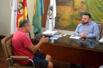 VISITA DO CALCETEIRO SENHOR LUIZ BETIM AO PREFEITO IGOR TAMBARA