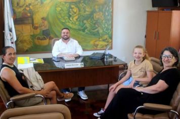VISITA ESPECIAL DE LUCIANE LEICHTWEIS E FILHA ISA AO PREFEITO IGOR E À VICE ELENICE