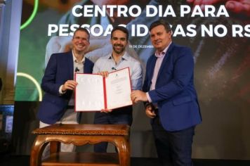 GOVERNADOR EDUARDO LEITE ANUNCIA INVESTIMENTOS E PREFEITO ROBERTO TURCHIELLO ASSINA TERMO PARA JAGUARI