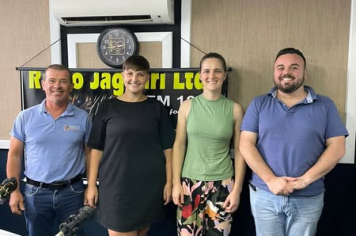 PREFEITO IGOR TAMBARA PARTICIPA DO PROGRAMA JAGUARI PRAIA E CARNAVAL E CONVIDA A COMUNIDADE PARA A ESCOLHA DA CORTE DO CARNAVAL 2025