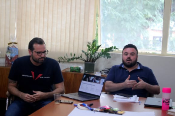 EQUIPE DE GOVERNO SE REÚNE COM SADI GIODA PARA DISCUTIR PPA