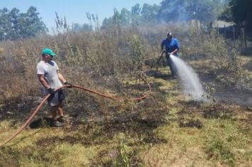 INCÊNDIO NO CAMPO: MORADOR CAUSA RISCO AO ATEAR FOGO PARA MATAR COBRA