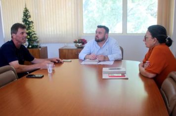 PRODUTOR RURAL VISITA PREFEITO IGOR TAMBARA E VICE-PREFEITA ELENICE CATTELAN