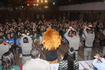 VICE-PREFEITA ELENICE CATTELAN PARTICIPA DA FORMATURA DO PROERD EM JAGUARI