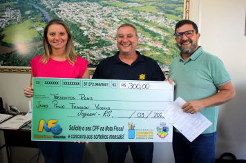 PREFEITURA DE JAGUARI ENTREGA PRÊMIO DO PROGRAMA NOTA FISCAL GAÚCHA