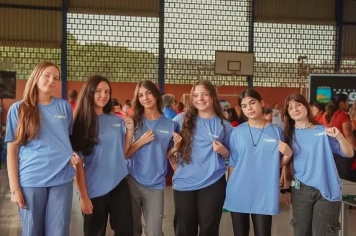  PREFEITURA REALIZA ENTREGA DE UNIFORMES ESCOLARES NA REDE MUNICIPAL