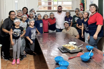 PREFEITO IGOR TAMBARA VISITA ESCOLA MUNICIPAL GETÚLIO VARGAS
