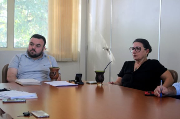 PREFEITO E VICE-PREFEITA RECEBEM DIREÇÃO DA PEQUENA CASA DA DIVINA PROVIDÊNCIA (ASILO)