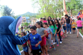 CINEMA NA PRAÇA ENCANTA CRIANÇAS E FAMÍLIAS EM JAGUARI