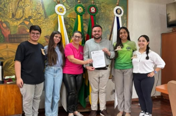 CTG INVERNADA DO CHAPADÃO ENTREGA CONVITE OFICIAL AO EXECUTIVO MUNICIPAL PARA JANTAR BAILE DE 69 ANOS
