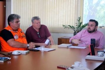 ENTIDADES REUNIDAS PARA DISCUTIR A FALTA DE CHUVA EM JAGUARI 