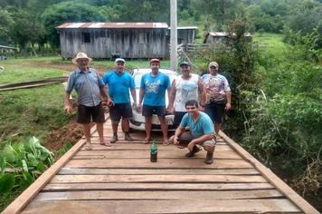 Equipe da Secretaria de Obras e Viação recupera pontilhões no interior