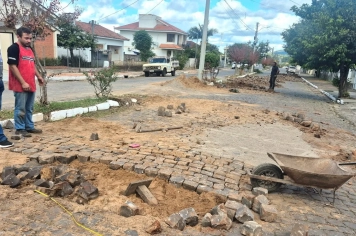 MAIS DE 1 MIL METROS DE CALÇAMENTO JÁ FORAM RECUPERADOS EM JAGUARI EM 2026