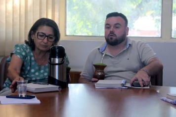 PREFEITO E VICE-PREFEITA SE REUNEM COM A EQUIPE DE TRABALHO