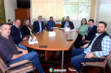 PREFEITO E VICE-PREFEITA RECEBEM REPRESENTANTES DA CAIXA ECONÔMICA FEDERAL