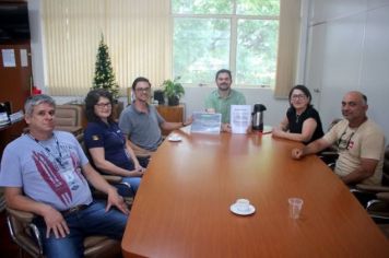 VICE-PREFEITO LUCAS CATTELAN E VICE-PREFEITA ELEITA ELENICE CATTELAN RECEBEM TÉCNICOS DA EMATER DE JAGUARI
