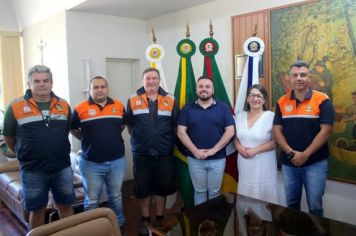 PREFEITO IGOR TAMBARA E VICE-PREFEITA ELENICE CATTELAN RECEBEM DEFESA CIVIL PARA DISCUTIR ESTIAGEM