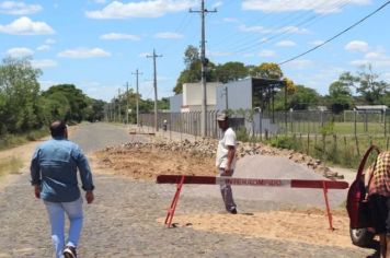 PREFEITO IGOR ACOMPANHA INÍCIO DAS OBRAS DE RECUPERAÇÃO DA RUA DANTE SESTI