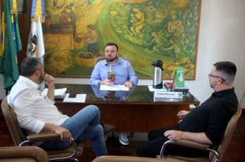 PREFEITO IGOR RECEBE REPRESENTANTES DA CONFEDERAÇÃO NACIONAL DOS MUNICÍPIOS