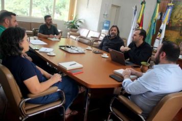 VISITA DE CLÁUDIO E SADI GIODA AO PREFEITO IGOR TAMBARA PARA DISCUTIR PLANO ESTRATÉGICO