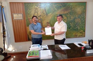 LUCAS CATTELAN ASSUME O CARGO DE PREFEITO