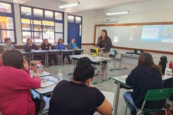 MAIS QUALIFICAÇÃO AOS PROFESSORES