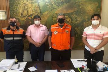 PODER EXECUTIVO REÚNE-SE COM A DEFESA CIVIL