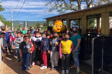 SECRETARIA DE EDUCAÇÃO REALIZA PASSEIO DE MARIA FUMAÇA PARA A CRIANÇADA