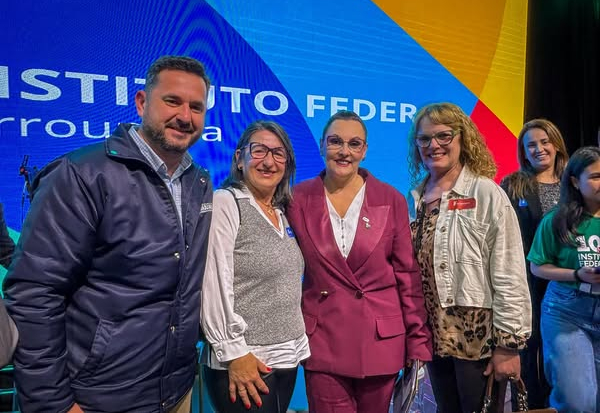 VICE-PREFEITA PARTICIPA DE CERIMÔNIA DE RECONDUÇÃO DA REITORA DO IFFAR