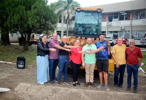 NOVO ROLO COMPACTADOR É ENTREGUE E REFORÇA A INFRAESTRUTURA DE JAGUARI