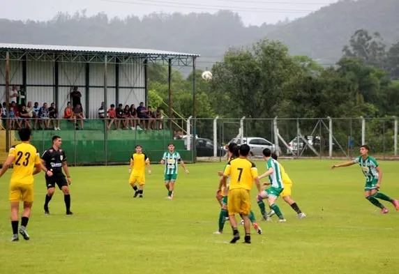 CHUVA, GARRA E GOLEADA NA COPA SANTIAGO EM JAGUARI