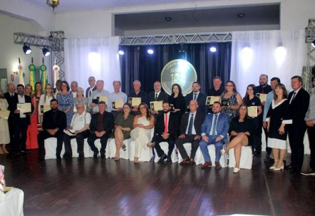 CIDADÃOS HOMENAGEADOS COM A MEDALHA MÉRITO CENTENÁRIO