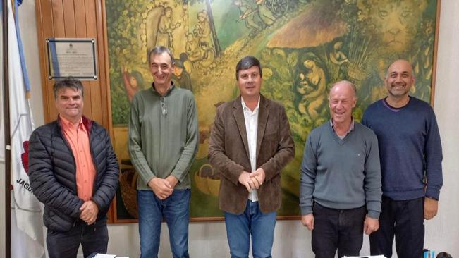 PREFEITO BETO TURCHIELLO RECEBE A VISITA DO NOVO PRESIDENTE DO SINDICATO DOS TRABALHADORES RURAIS DE JAGUARI