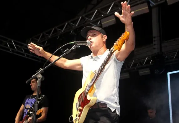 NOITE FELIZ ENCANTA JAGUARI 