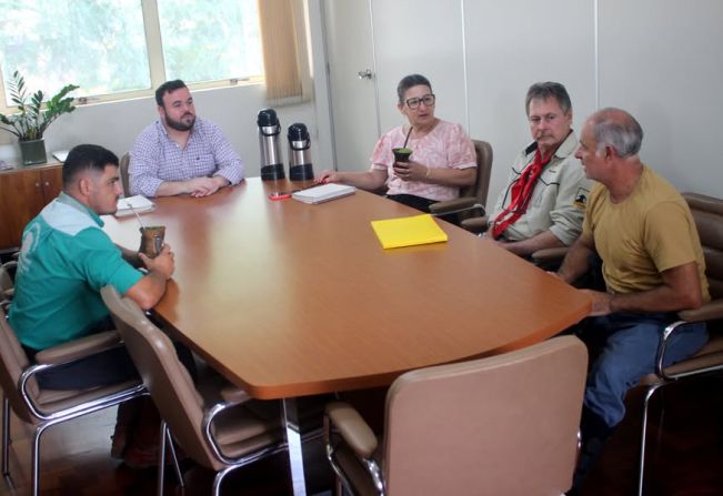 IGOR TAMBARA E VICE-PREFEITA ELENICE CATTELAN RECEBEM O COORDENADOR DA 10ª REGIÃO TRADICIONALISTA
