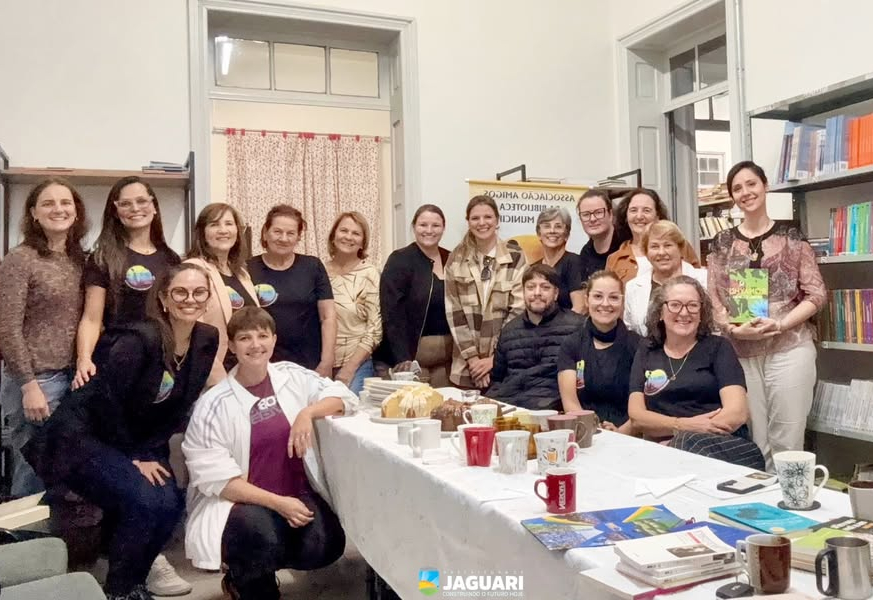 ASSOCIAÇÃO AMIGAS DA BIBLIOTECA PROMOVE CAFÉ LITERÁRIO NA BIBLIOTECA MUNICIPAL