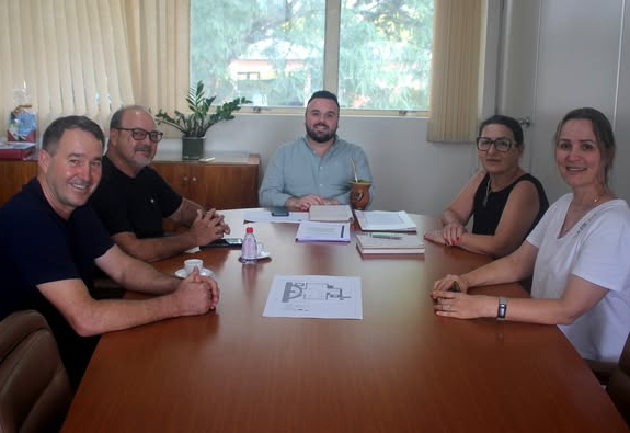 REUNIÃO COM REPRESENTANTES DO DEPUTADO ESTADUAL VALDECI OLIVEIRA