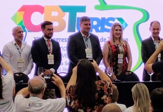PREFEITO ROBERTO CARLOS BOFF TURCHIELLO MARCA PRESENÇA NO XXX CONGRESSO BRASILEIRO DE TURISMO