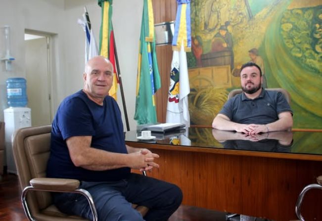 VISITA DO JORNALISTA CLAUDIO IRION AO PREFEITO IGOR TAMBARA
