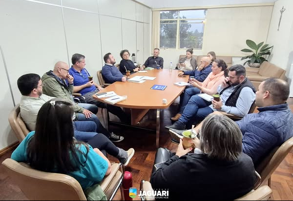 PREFEITO IGOR TAMBARA REÚNE SECRETÁRIOS PARA REUNIÃO DE PLANEJAMENTO