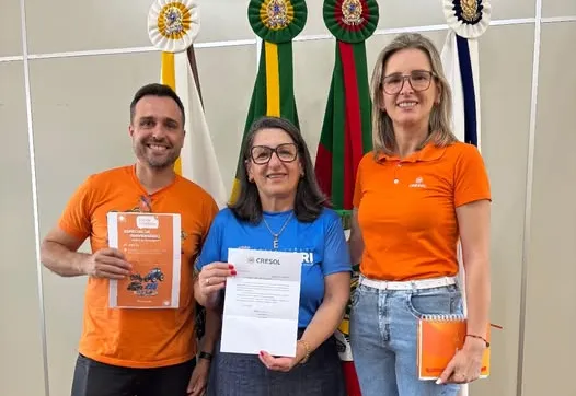 VICE-PREFEITA ELENICE CATTELAN RECEBE CONVITE PARA ANIVERSÁRIO DA CRESOL
