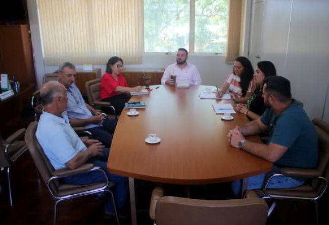 ENCONTRO ENTRE PREFEITO IGOR, VICE-PREFEITA ELENICE E LIDERANÇAS DO SINDICATO DOS TRABALHADORES RURAIS