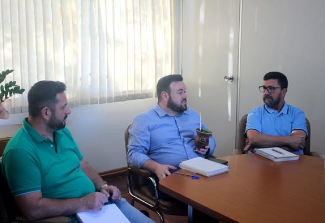 SEMANA INICIA COM REUNIÃO DA EQUIPE DE SECRETÁRIOS COM O PREFEITO IGOR TAMBARA