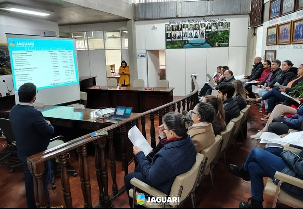 VICE-PREFEITA ELENICE CATTELAN PARTICIPA DE AUDIÊNCIA PÚBLICA SOBRE PRESTAÇÃO DE CONTAS