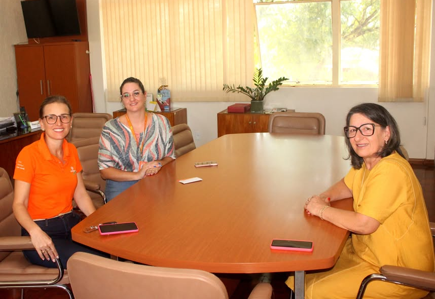 VISITA DA CRESOL CONFIANÇA A VICE-PREFEITA ELENICE CATTELAN