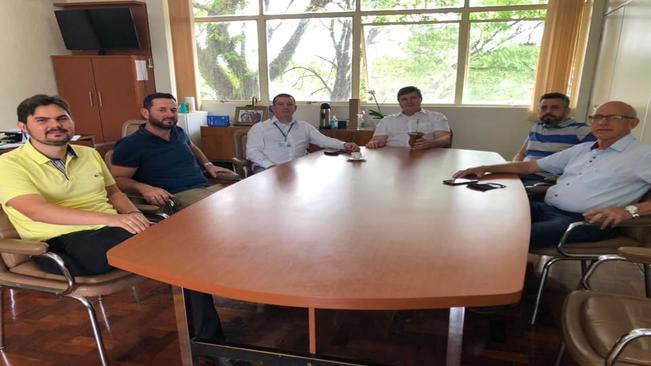 PREFEITO E VICE RECEBEM VISITA DO ASSESSOR DO DEPUTADO ESTADUAL DIRCEU FRANCISCON