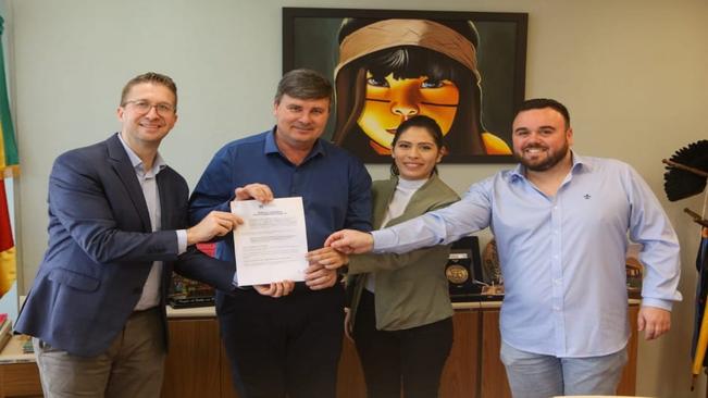 JAGUARI É MAIS UM MUNICÍPIO A ADERIR AOS PROGRAMAS UNIVERSITÁRIO DO AMANHÃ E EMPREENDER