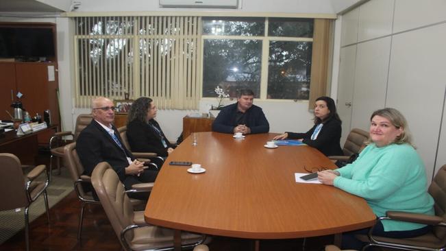 PREFEITO RECEBE A VISITA DO NOVO GERENTE DA CAIXA ECONÔMICA FEDERAL
