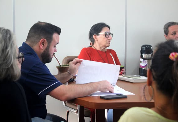 PREFEITO IGOR TAMBARA E VICE-PREFEITA ELENICE CATTELAN SE REÚNEM COM VISITADORAS DO PROGRAMA PRIMEIRA INFÂNCIA MELHOR (PIM)