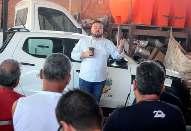 IGOR SE REÚNE COM A EQUIPE DA SECRETARIA DE OBRAS